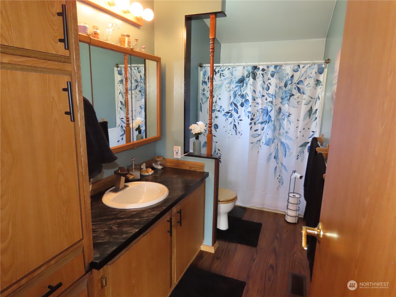 864 Hart Street Property Photo 25