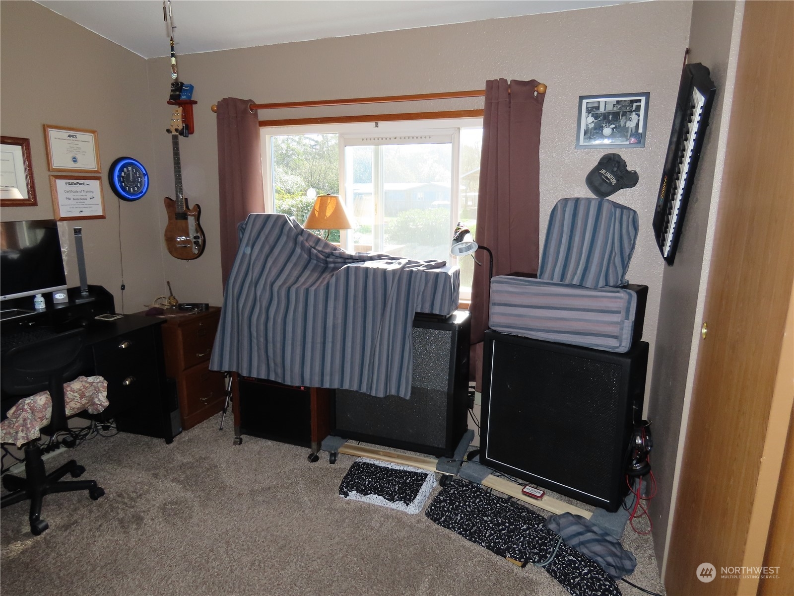 864 Hart Street Property Photo 29