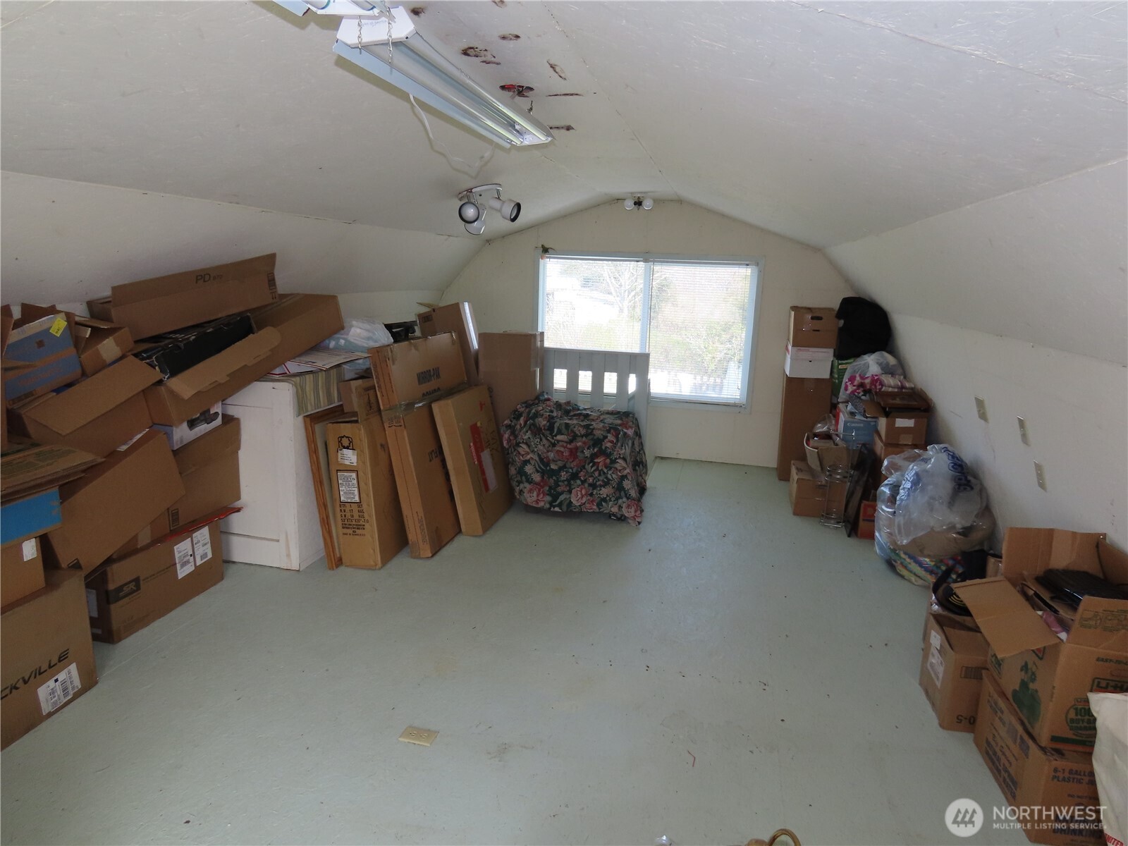 864 Hart Street Property Photo 38