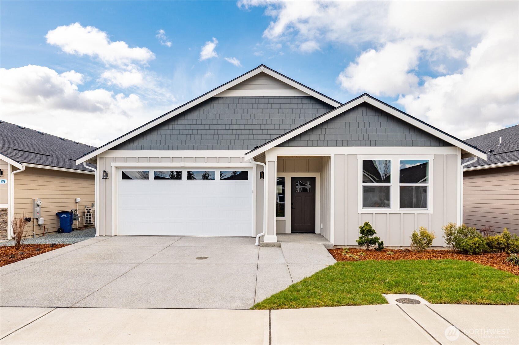 827 Parkland Loop Property Photo 1