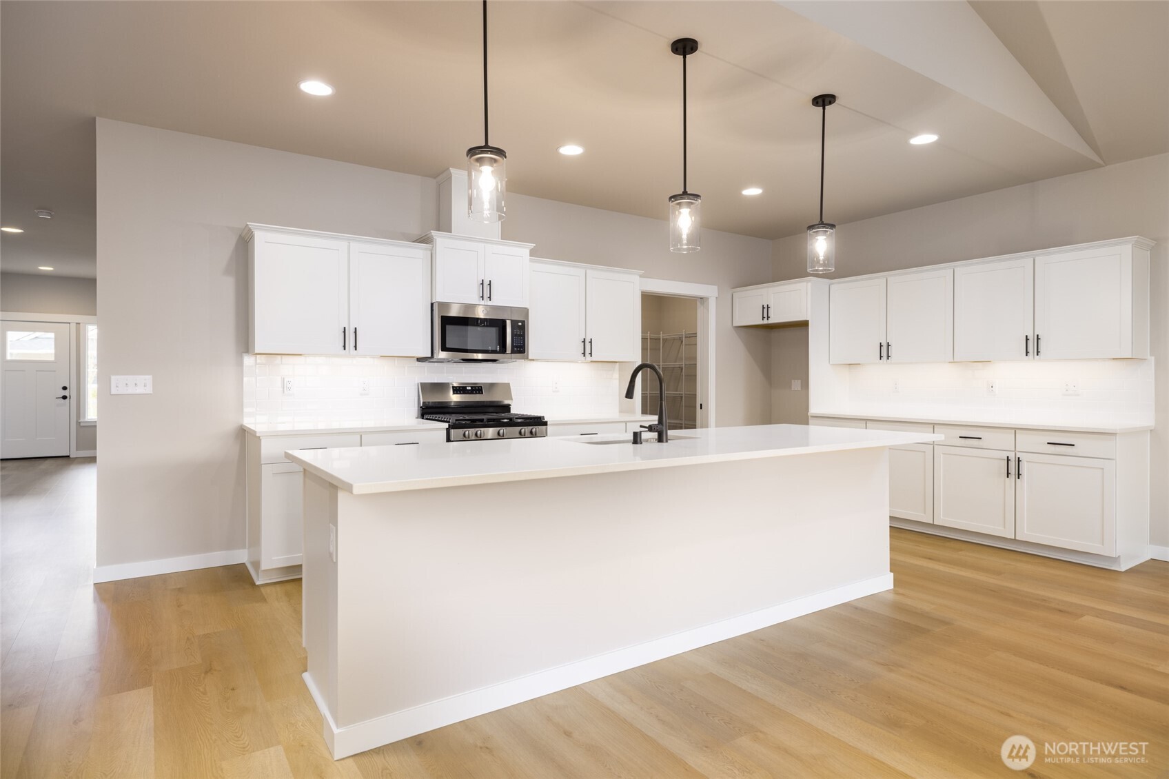 827 Parkland Loop Property Photo 15