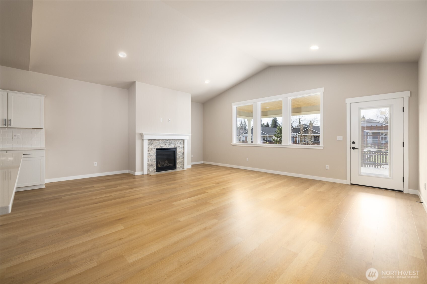 827 Parkland Loop Property Photo 17