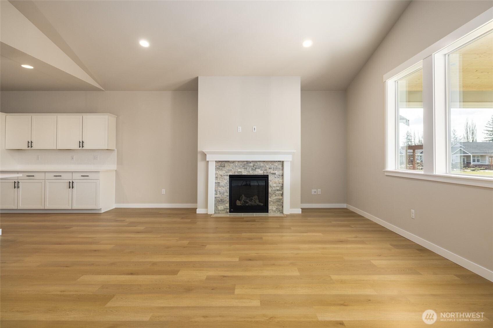827 Parkland Loop Property Photo 18