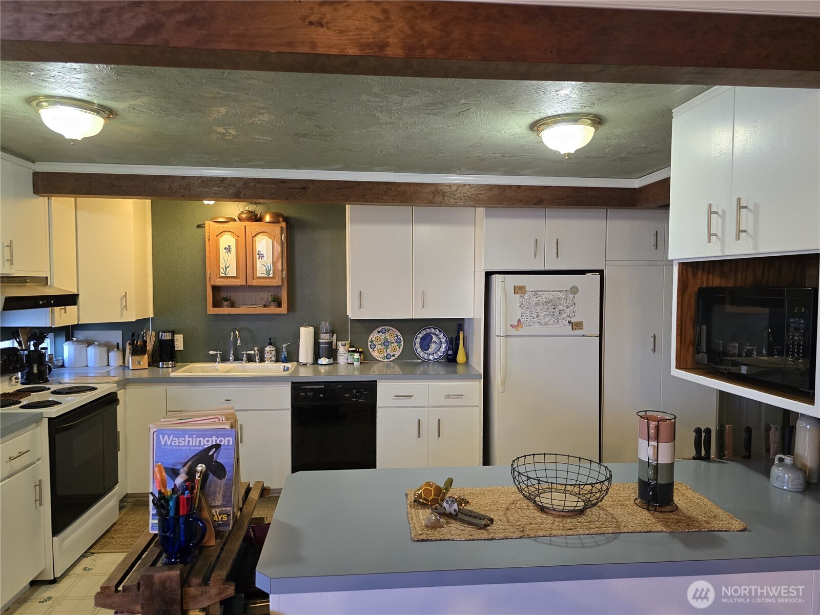 61 Salt Air Street Property Photo 4
