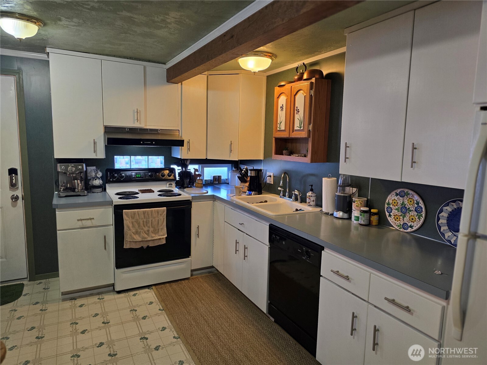 61 Salt Air Street Property Photo 5