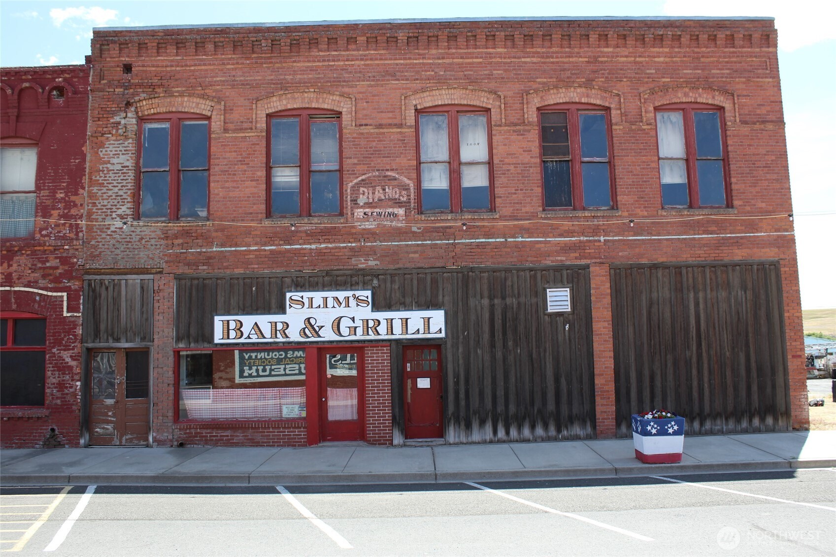 121 N I Street Property Photo 1