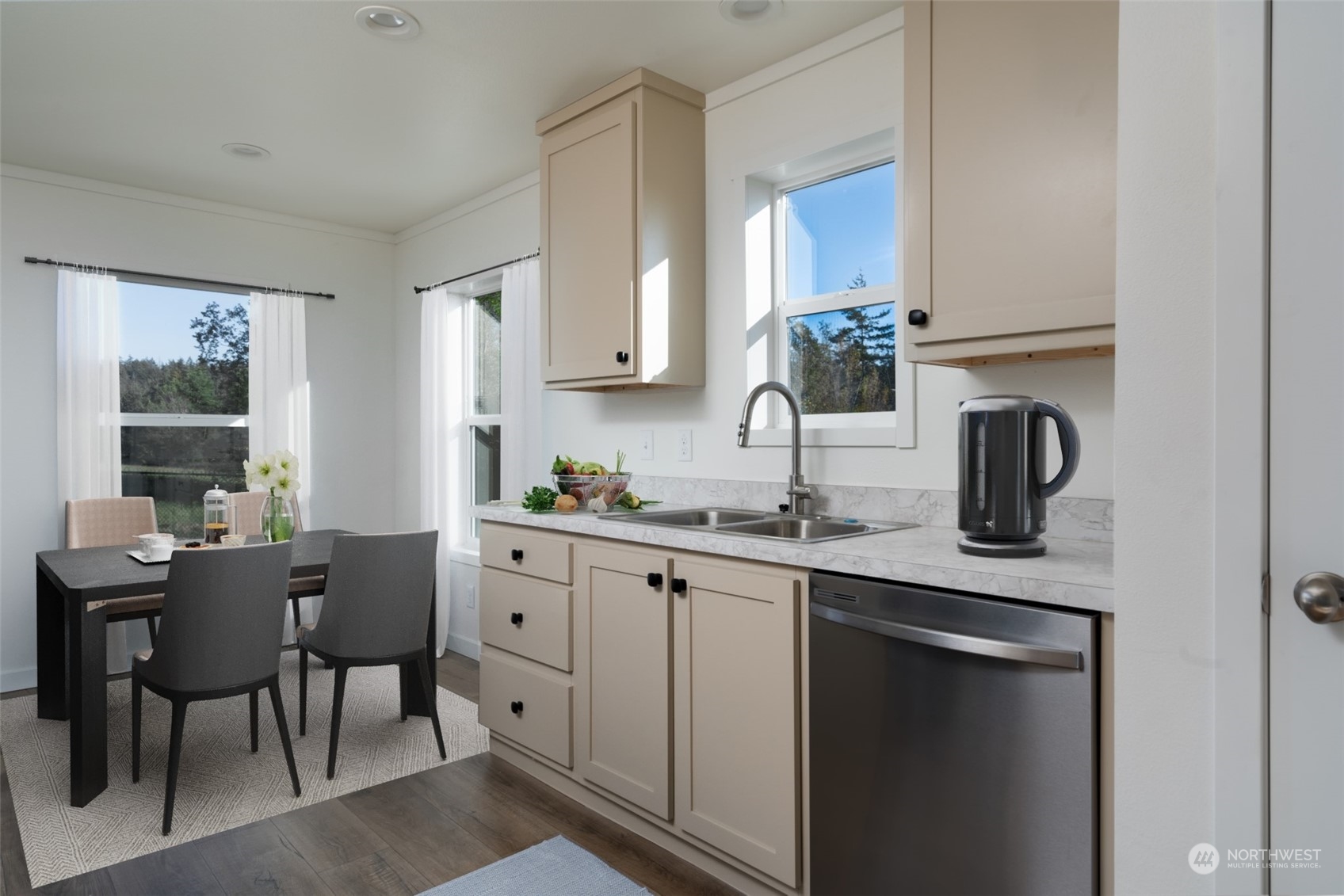 4604 Yorkshire Property Photo 10
