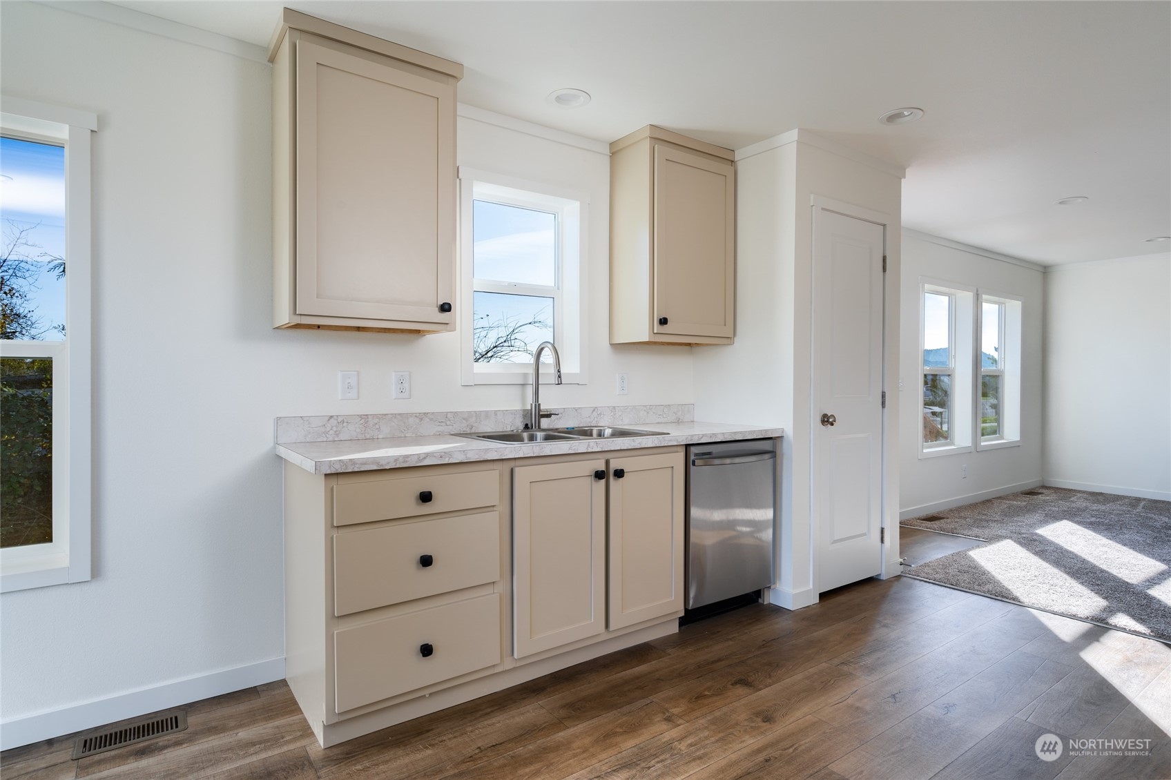 4604 Yorkshire Property Photo 17