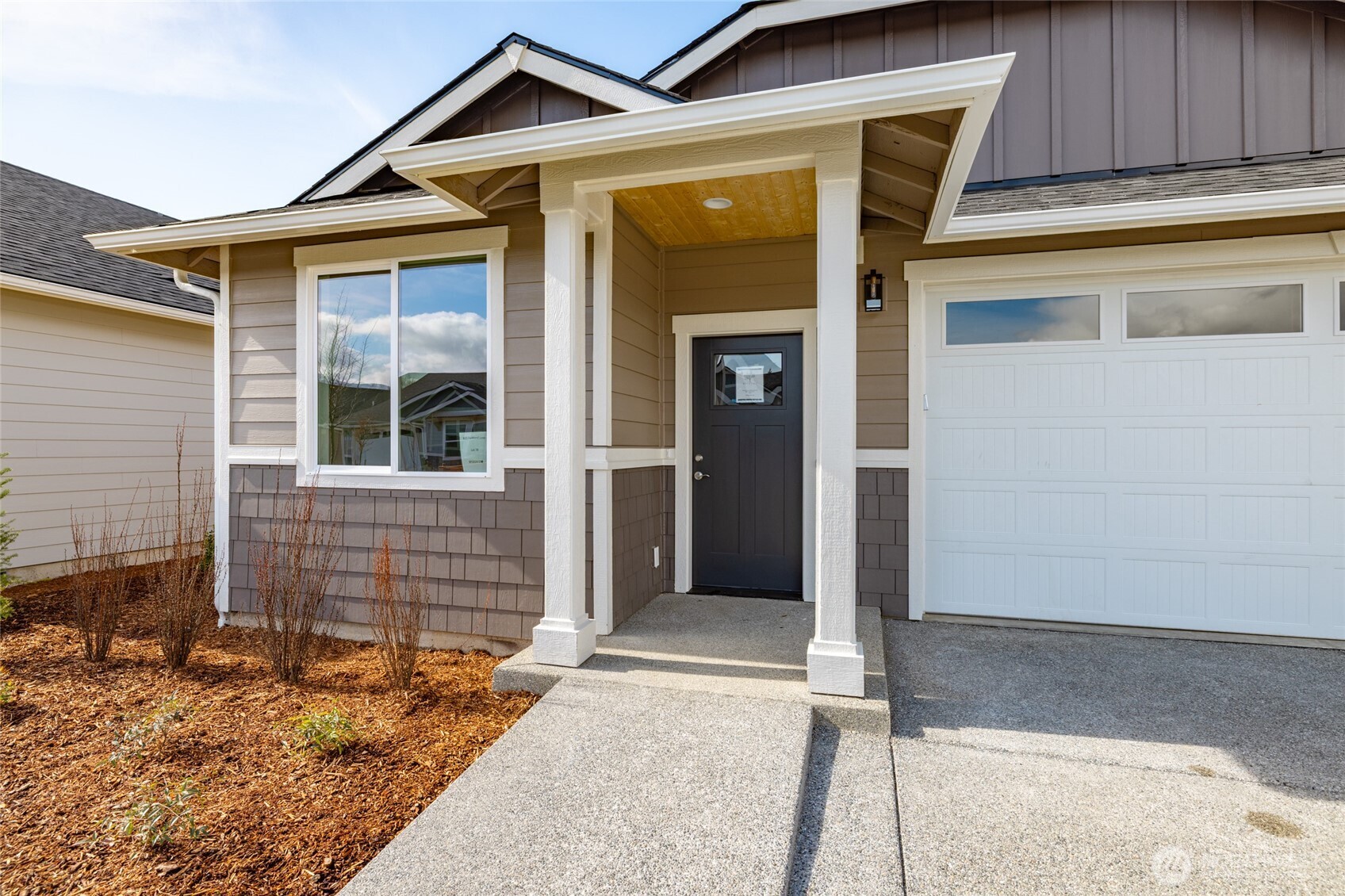 825 Parkland Loop Property Photo 3