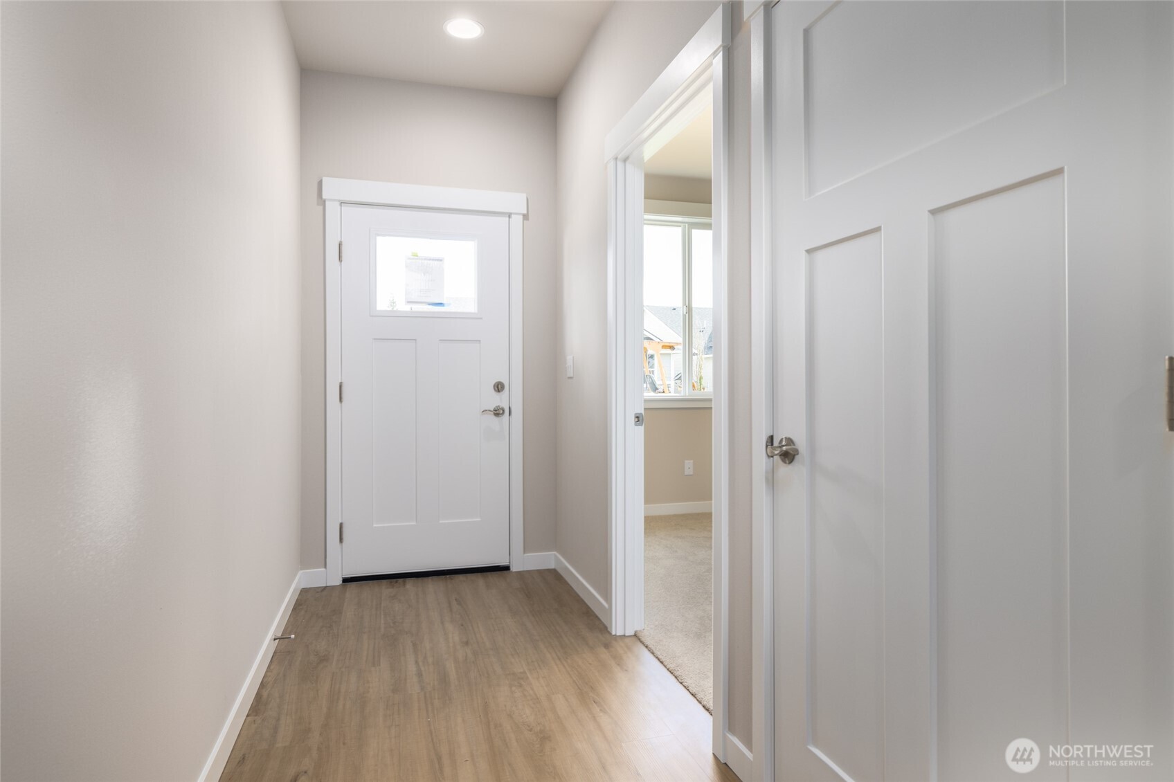 825 Parkland Loop Property Photo 4
