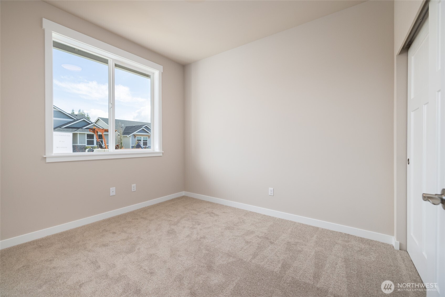 825 Parkland Loop Property Photo 5