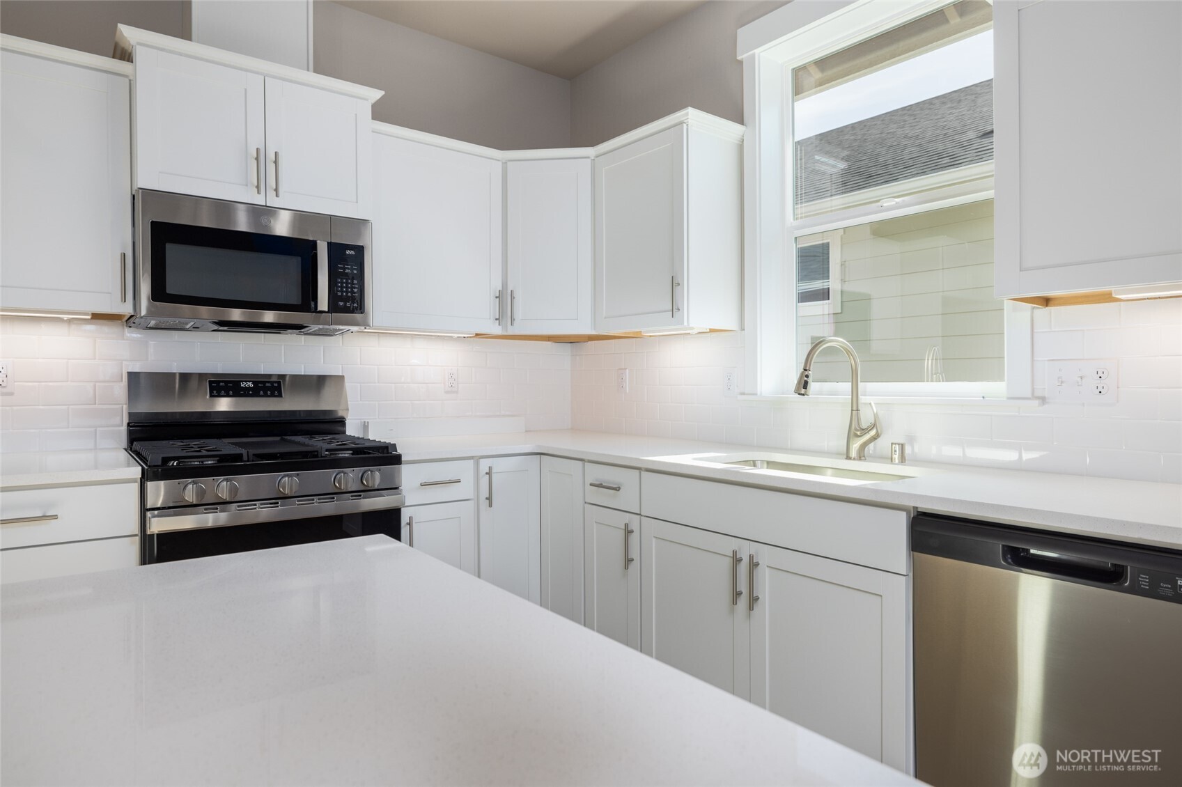 825 Parkland Loop Property Photo 13