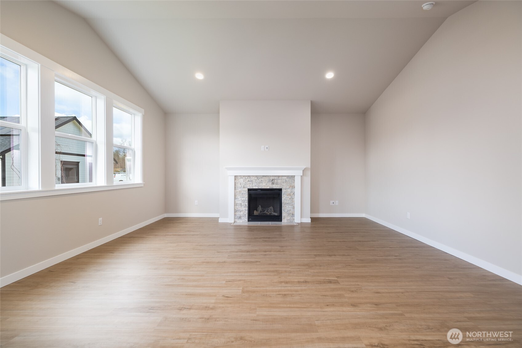 825 Parkland Loop Property Photo 18