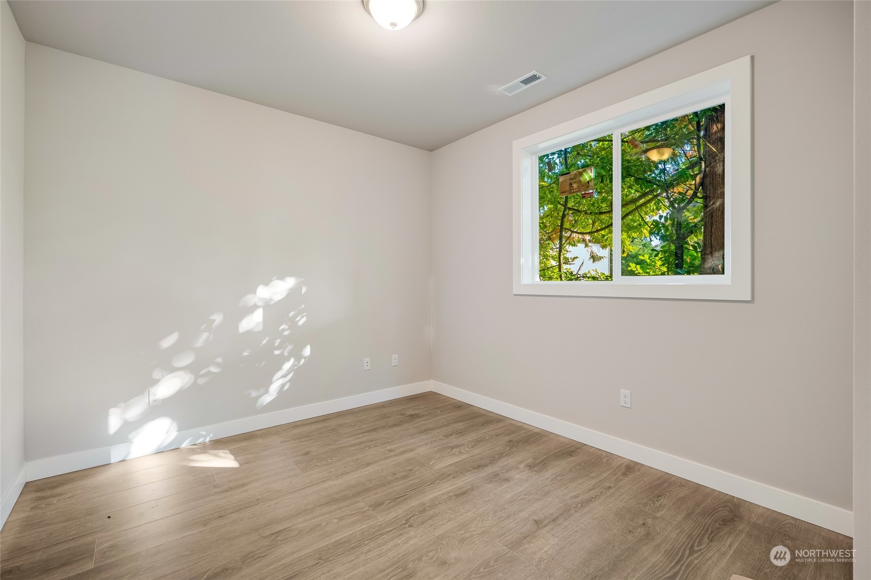 713 N 188th Street Property Photo 16
