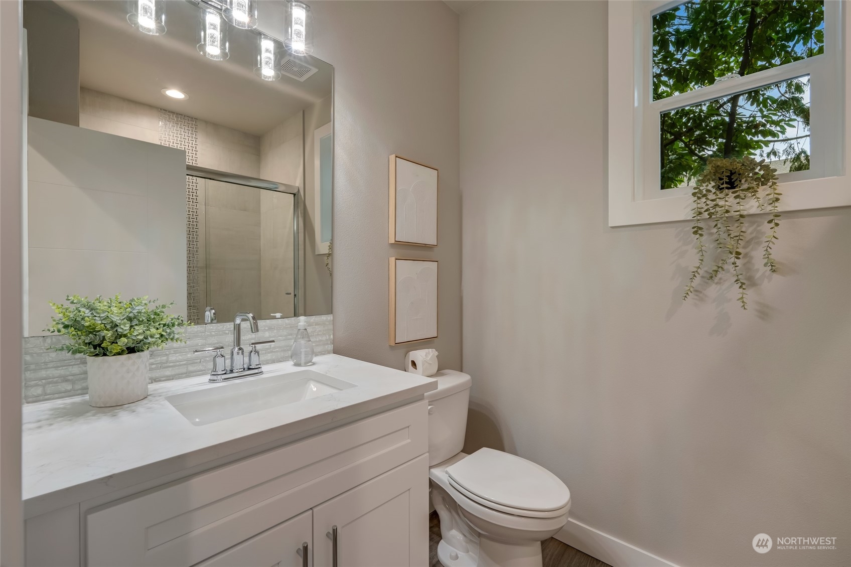713 N 188th Street Property Photo 17
