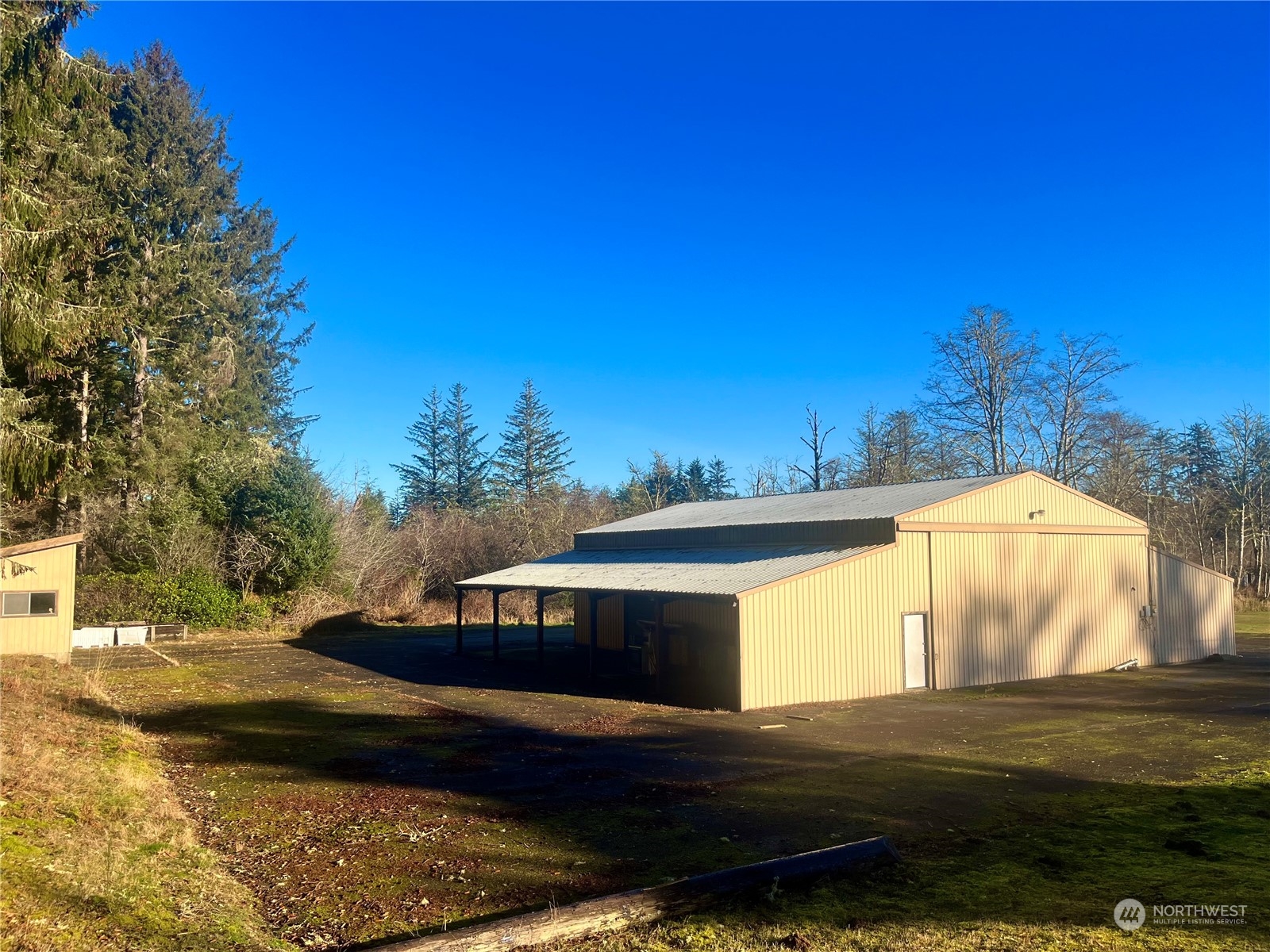 1050 Summers Lane Property Photo
