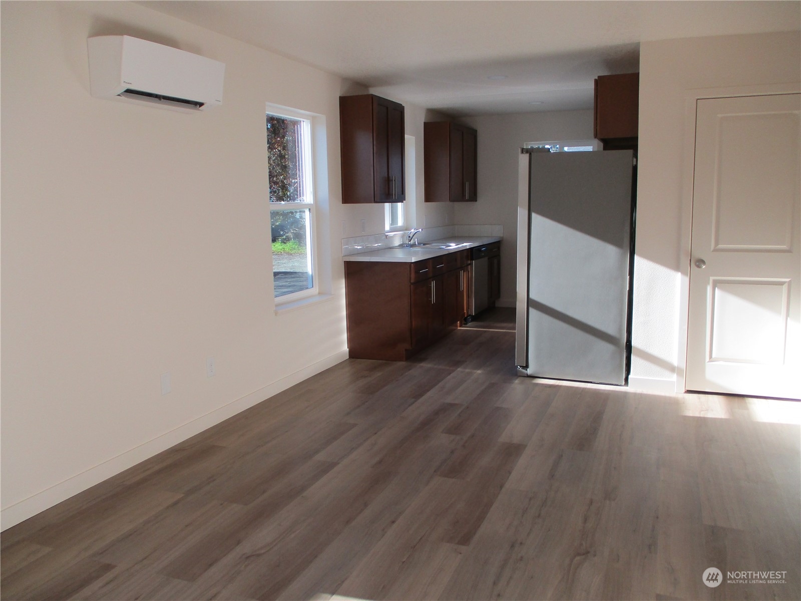 711 S 4th Avenue Property Photo 6