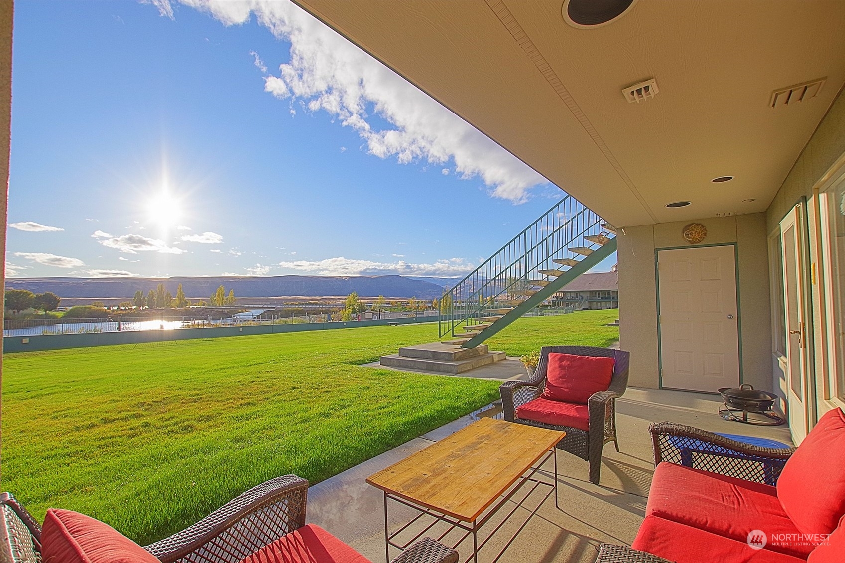 8997 Crescent Bar Road Property Photo 1