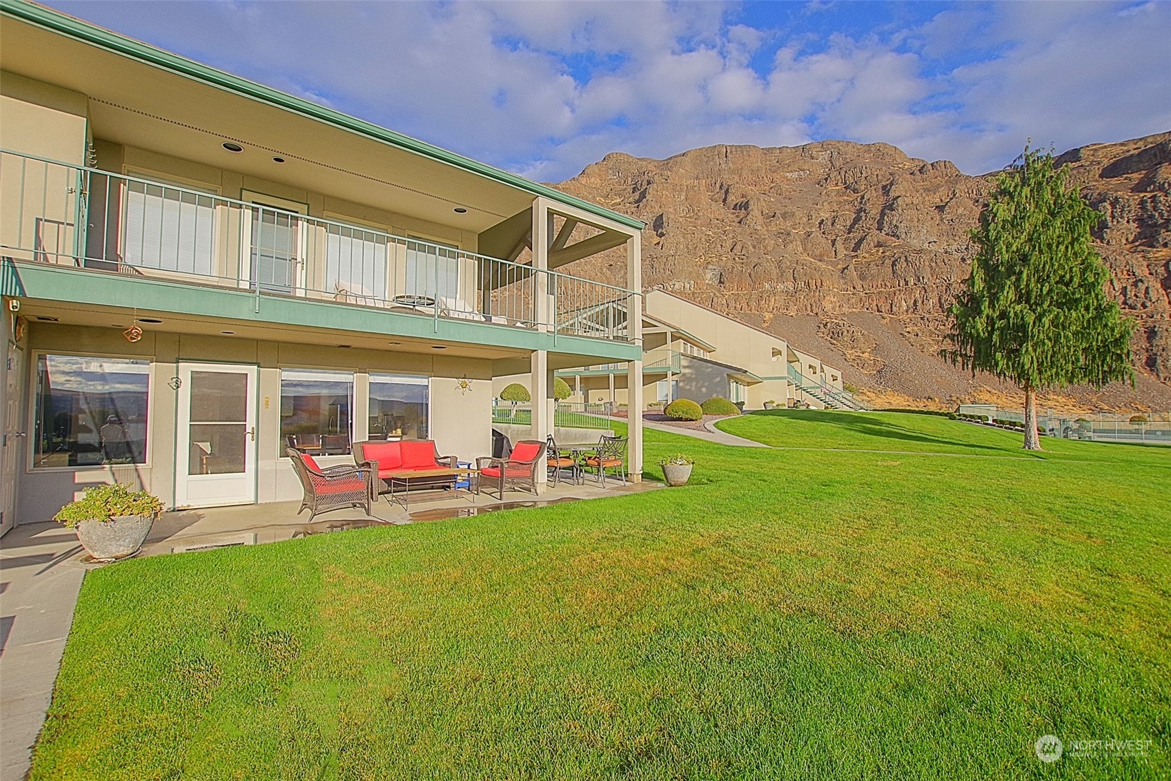 8997 Crescent Bar Road Property Photo 7