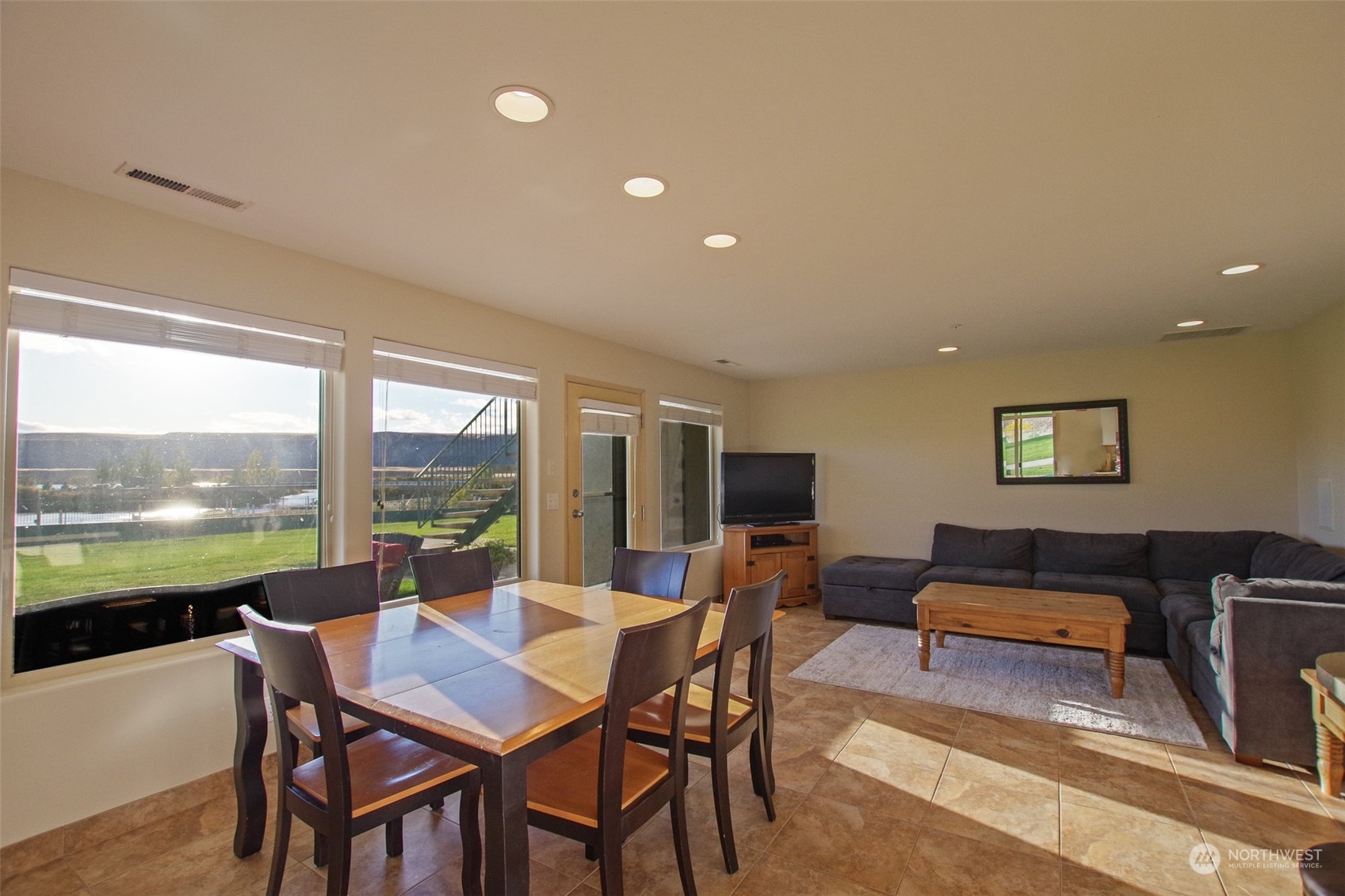 8997 Crescent Bar Road Property Photo 9