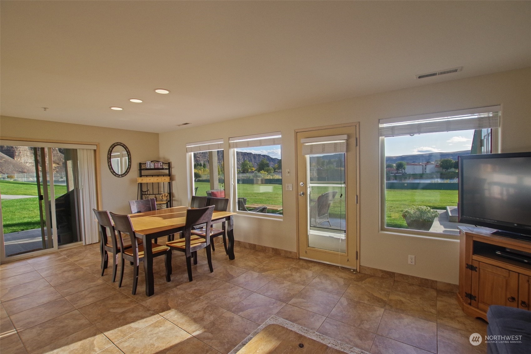 8997 Crescent Bar Road Property Photo 10