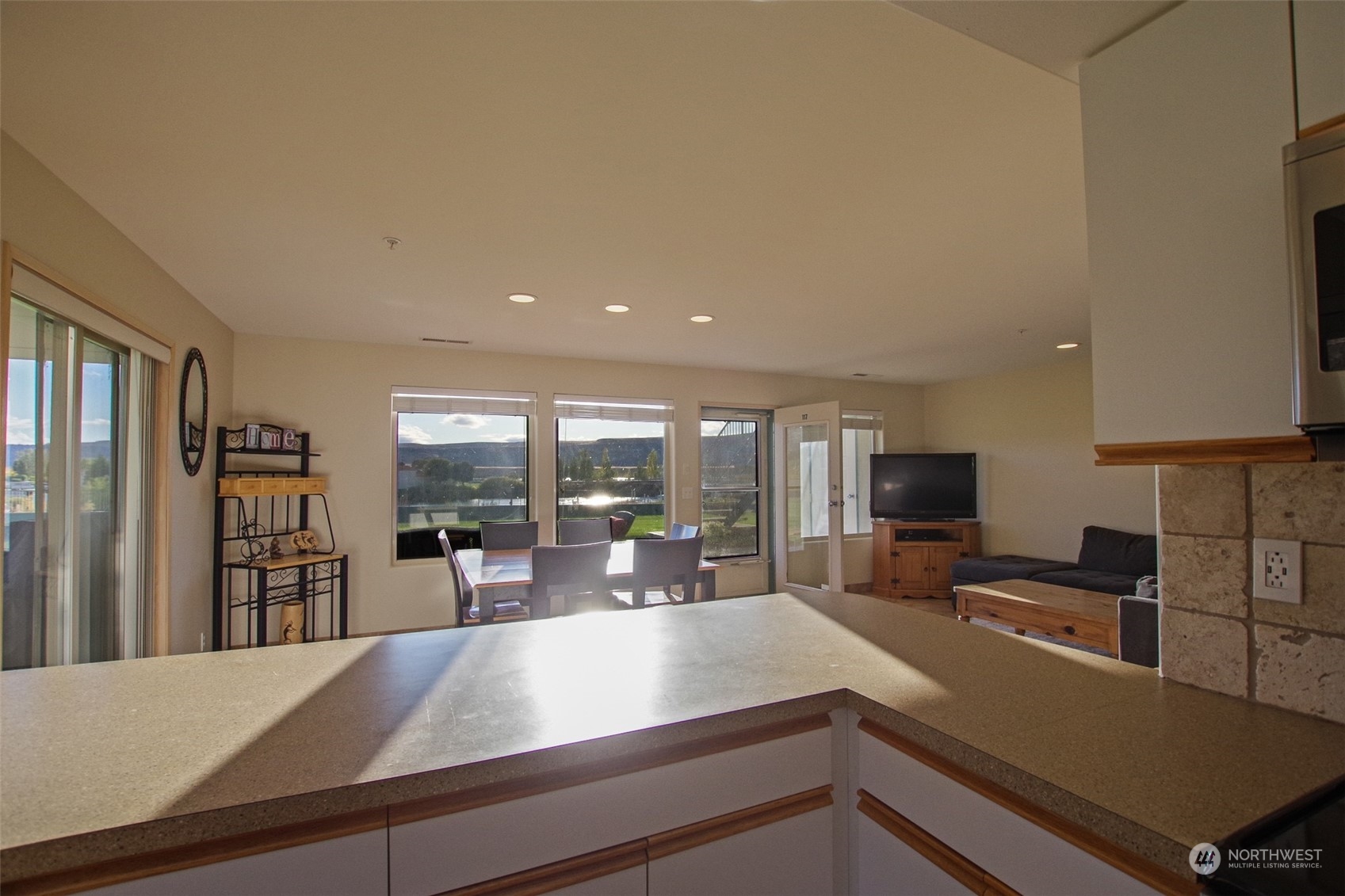 8997 Crescent Bar Road Property Photo 15