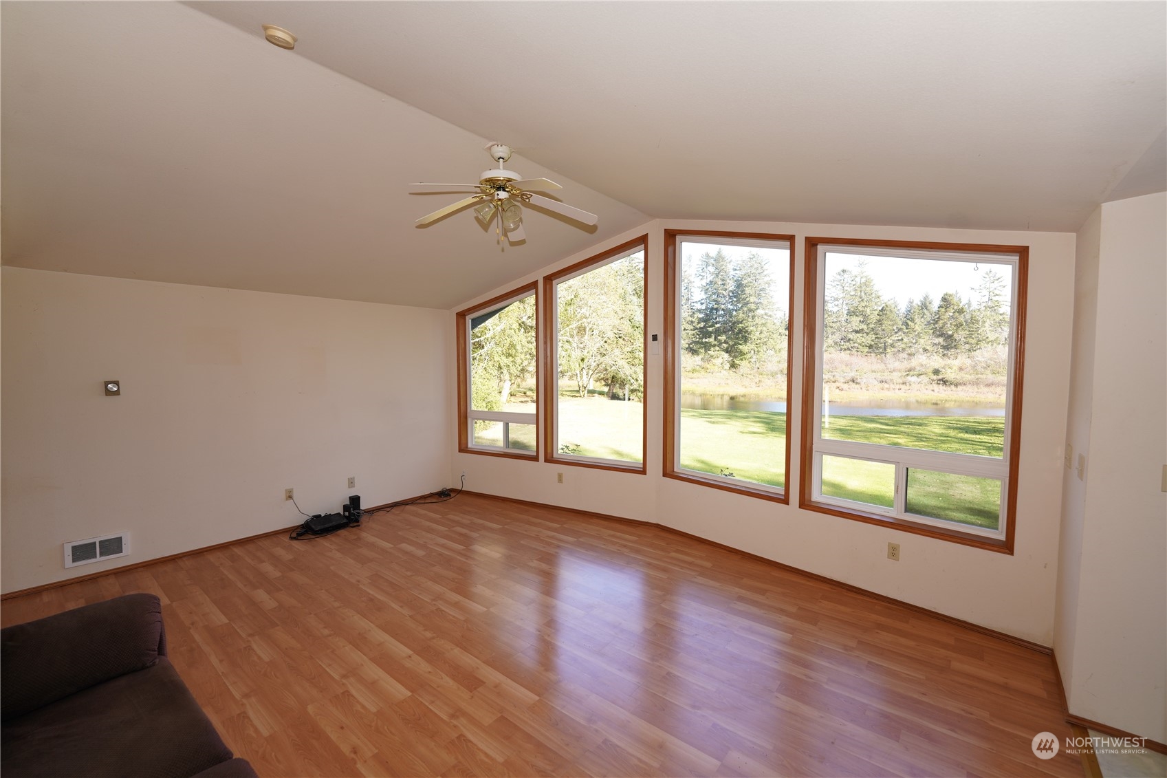 15614 Birch Street Property Photo 14