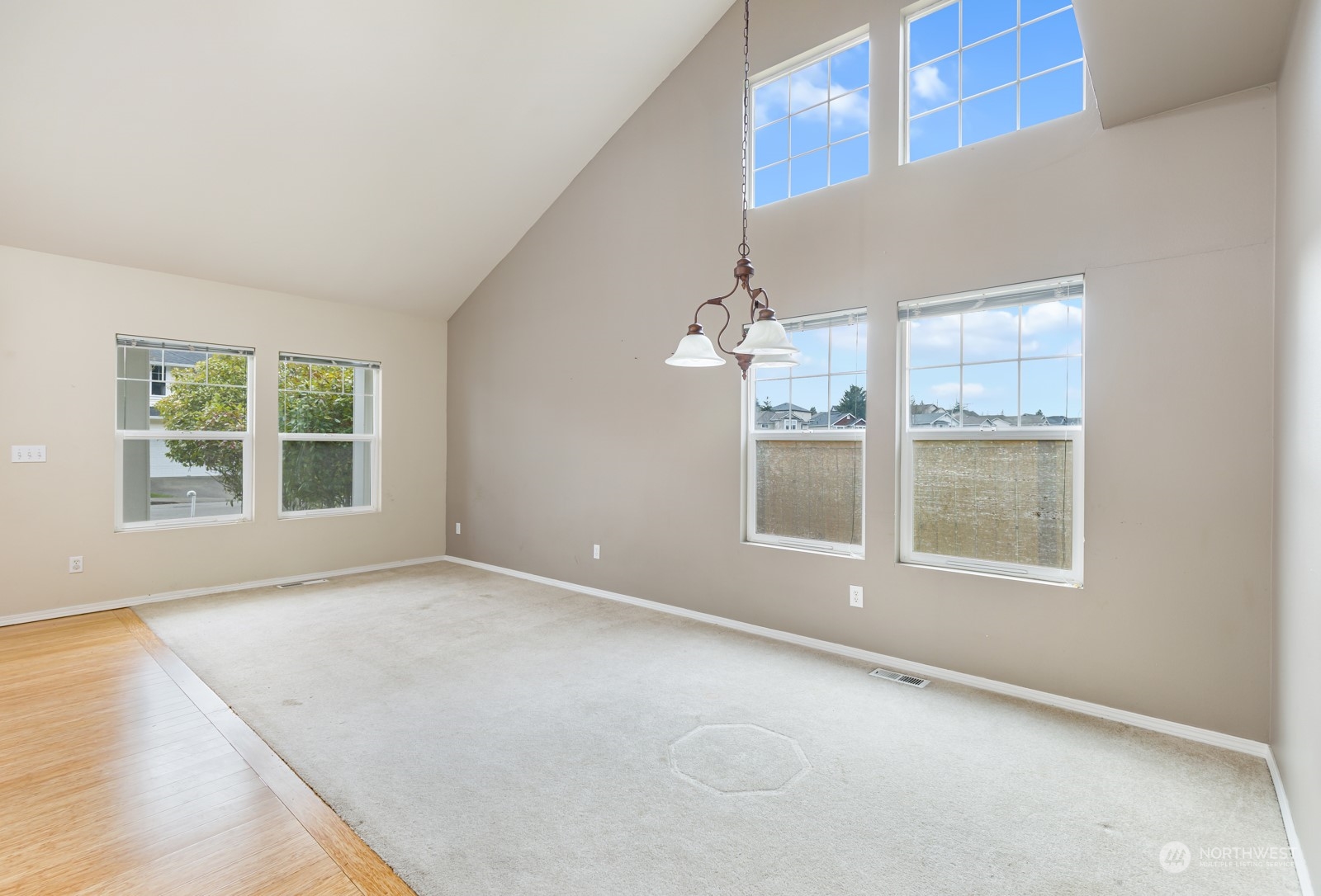 1947 62nd Loop Property Photo 5
