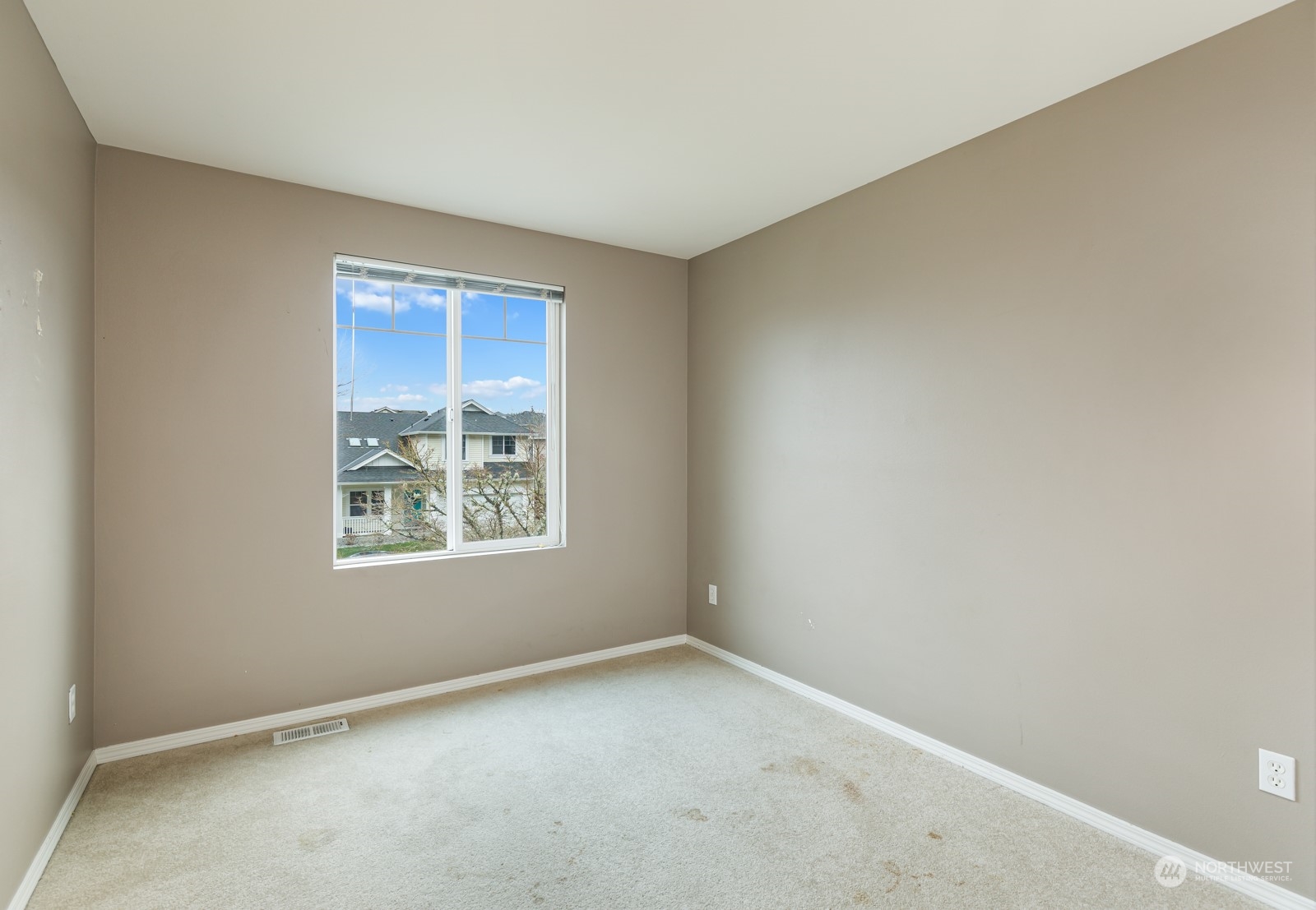 1947 62nd Loop Property Photo 11