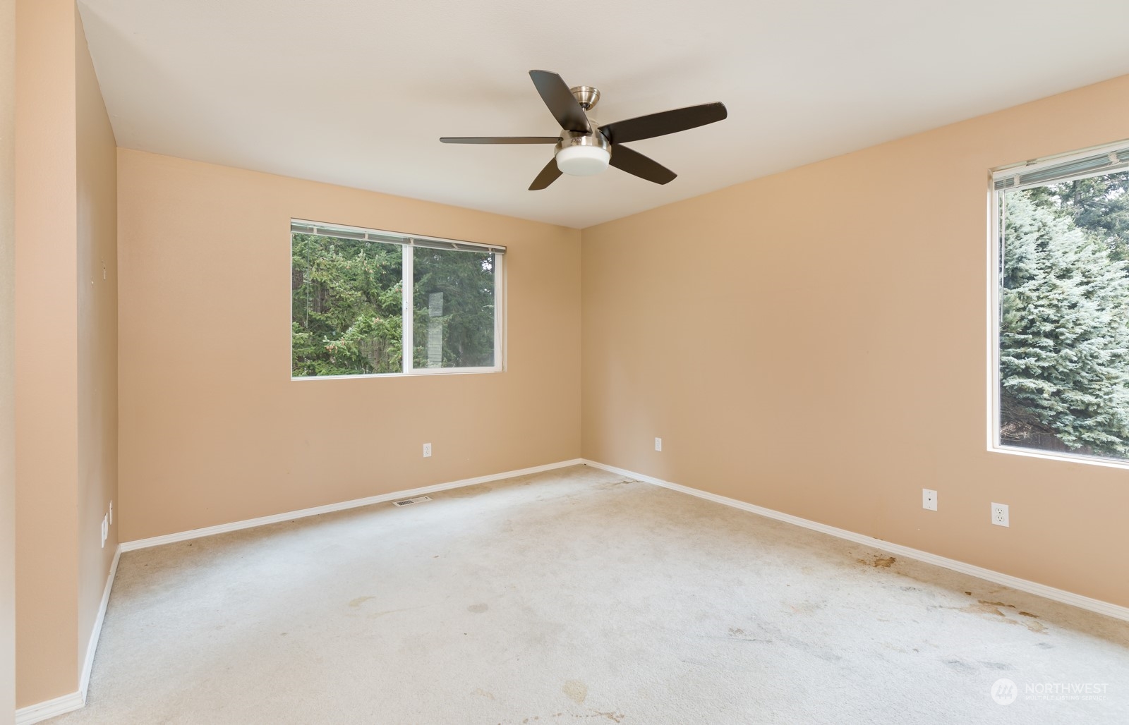 1947 62nd Loop Property Photo 14