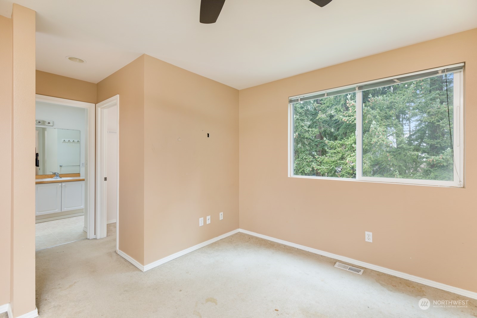 1947 62nd Loop Property Photo 17