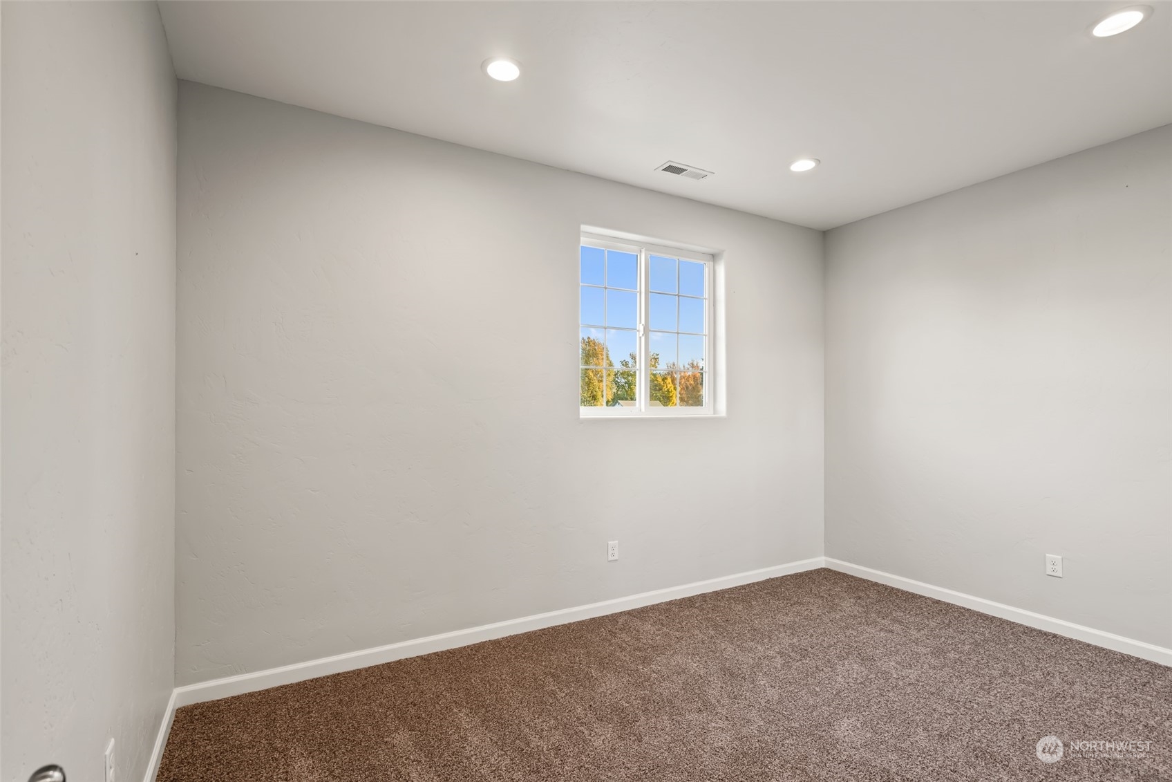 404 W 3rd Avenue Property Photo 20