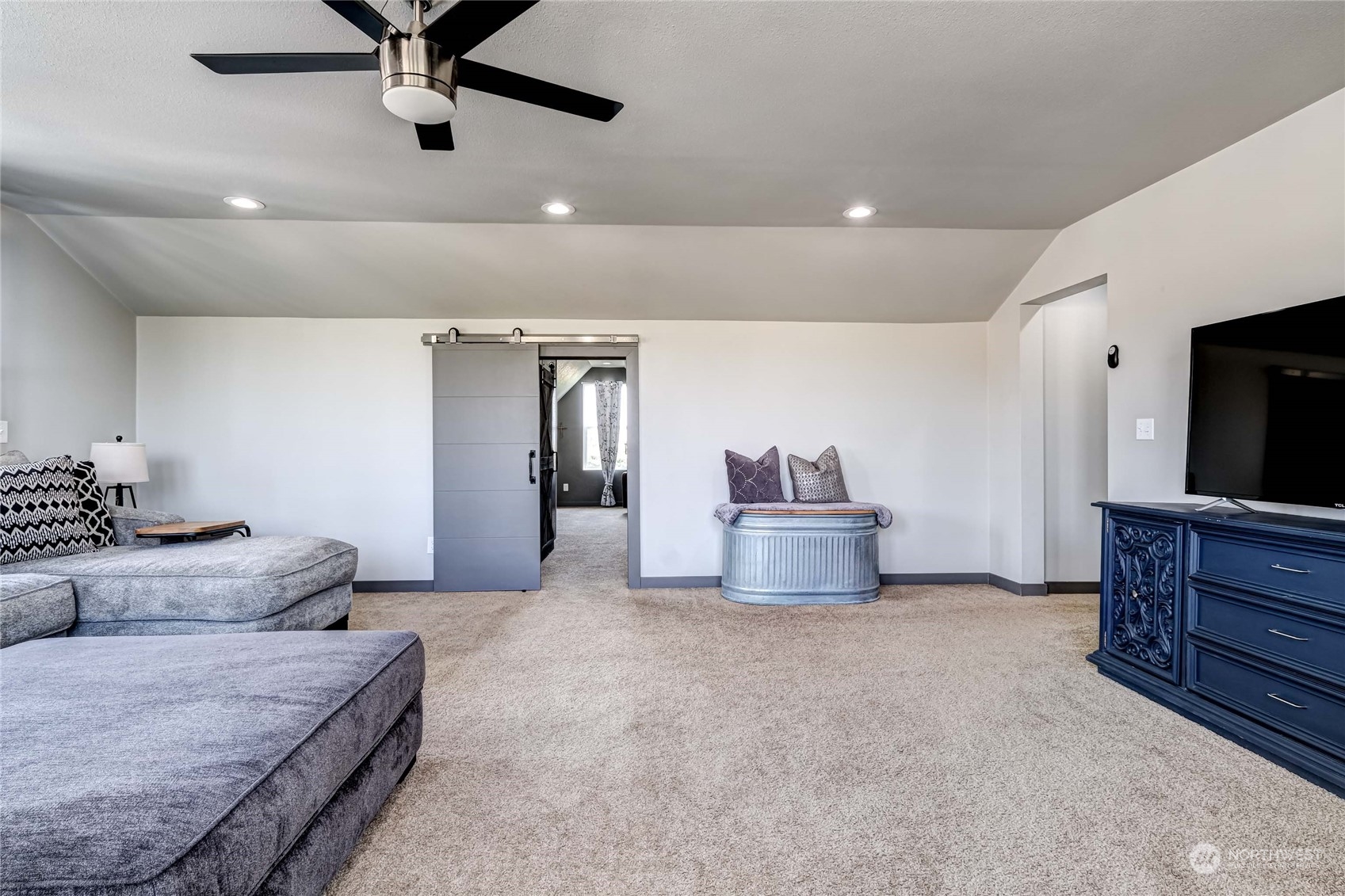 541 Moore Road Property Photo 15