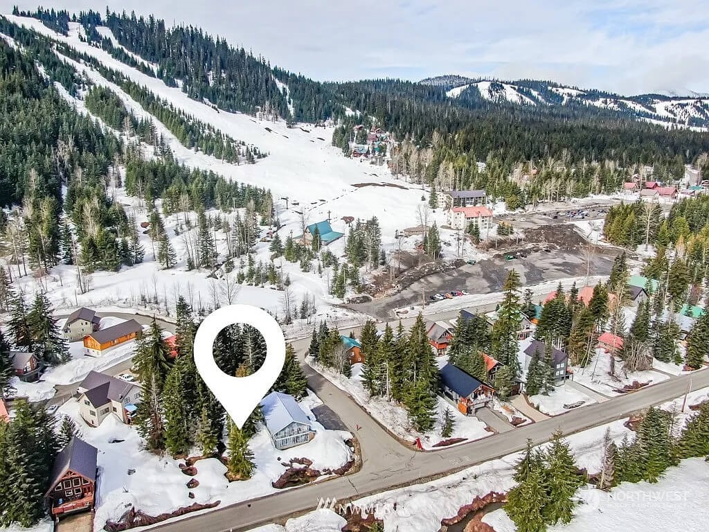 811 E Hyak Dr Property Photo 3