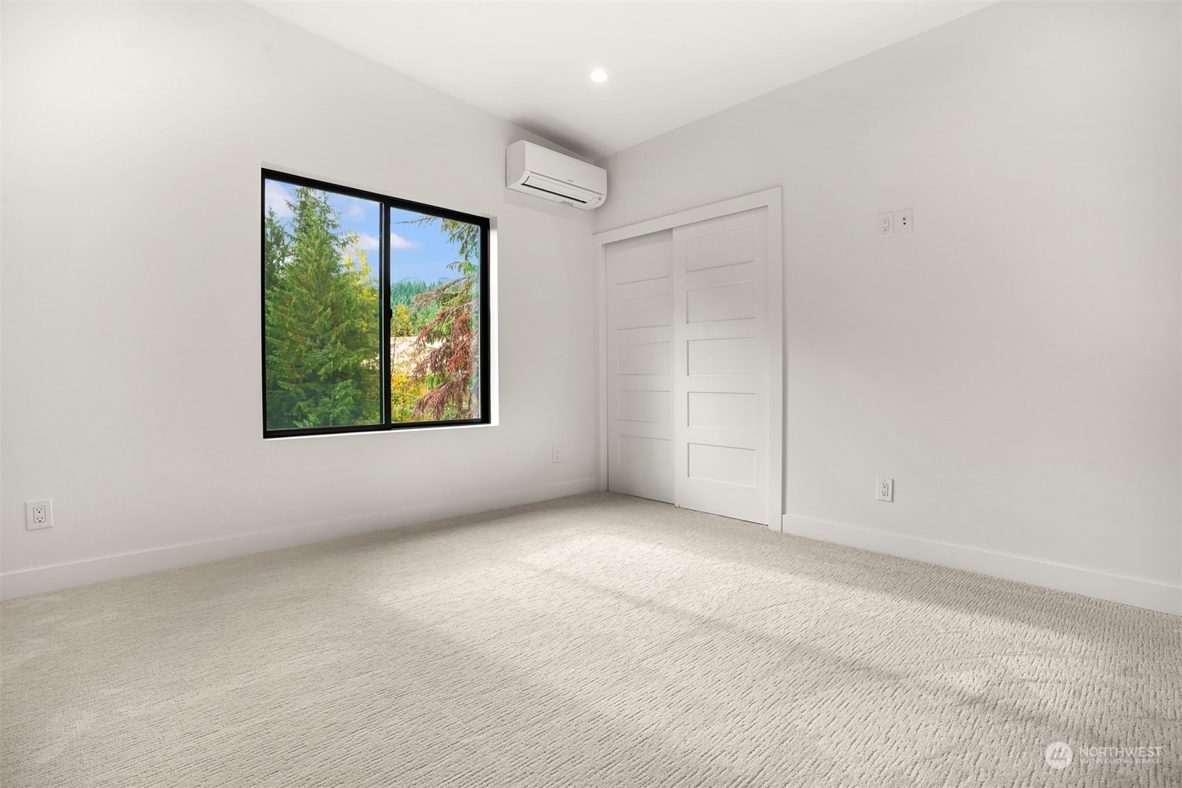 811 E Hyak Dr Property Photo 24