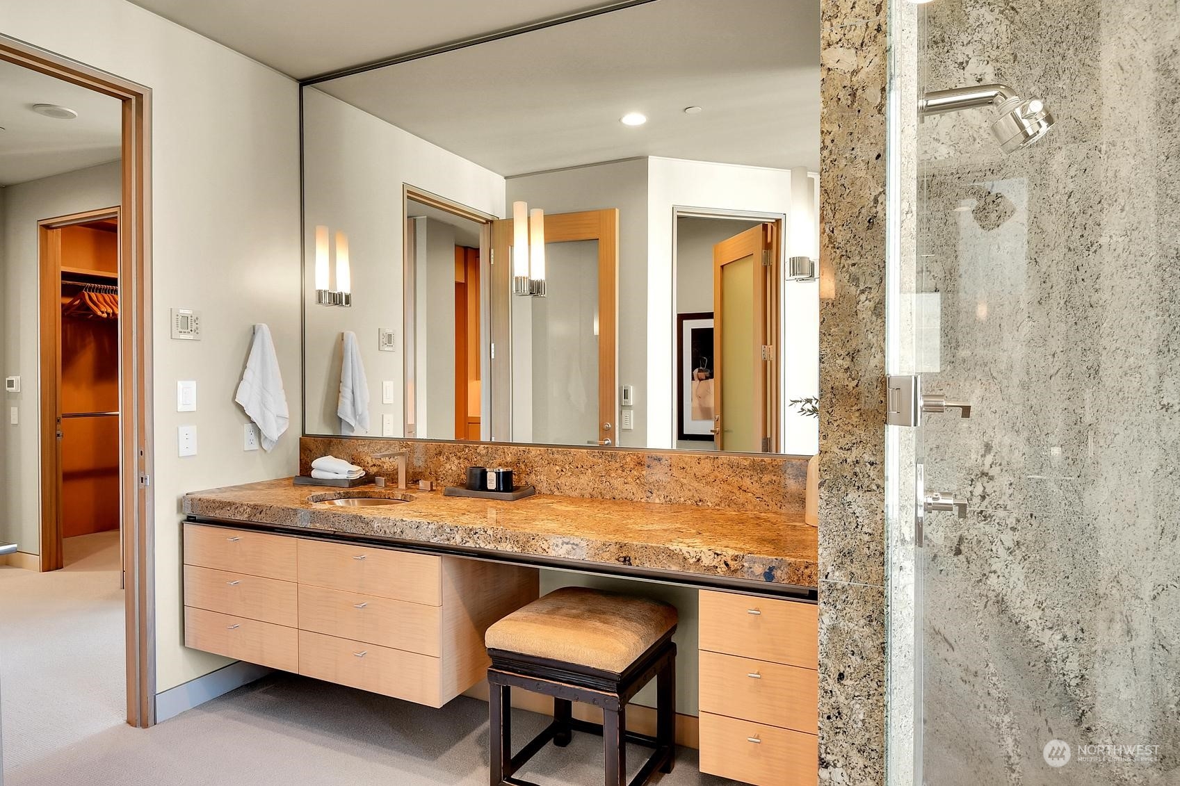650 Bellevue Way 4004 Property Photo 17