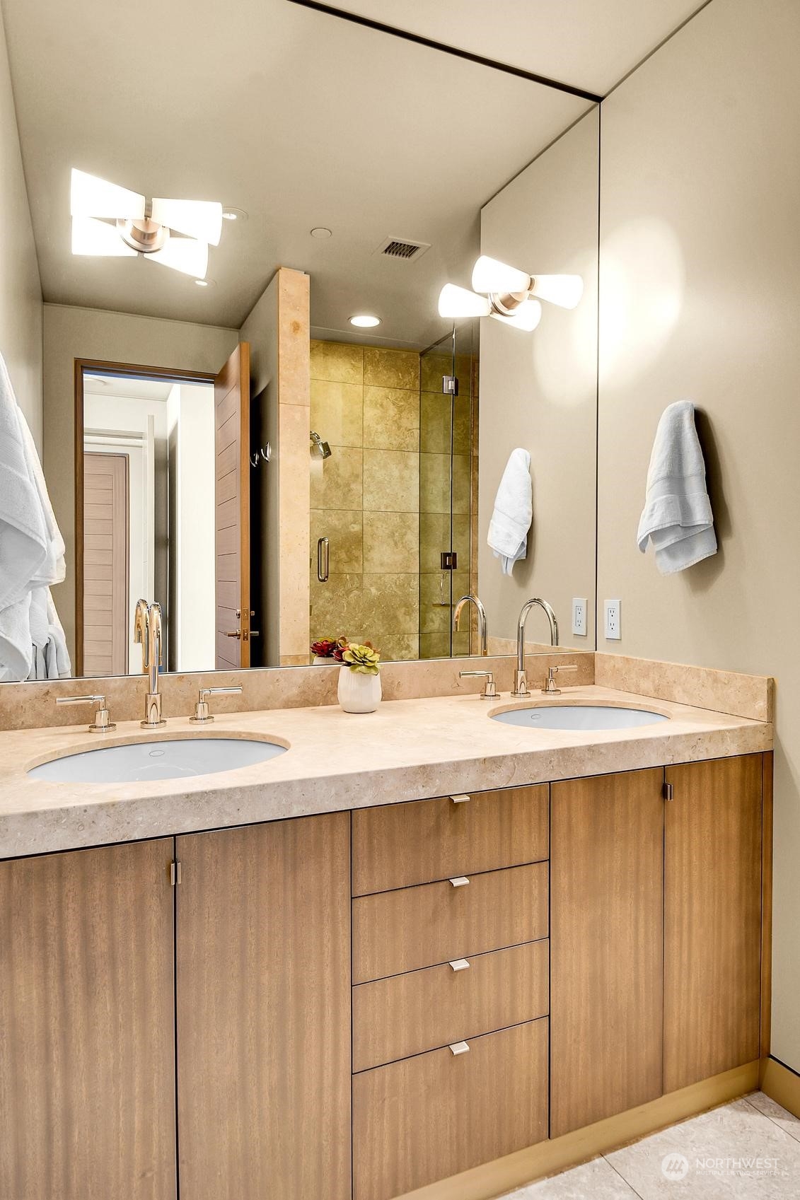 650 Bellevue Way 4004 Property Photo 21