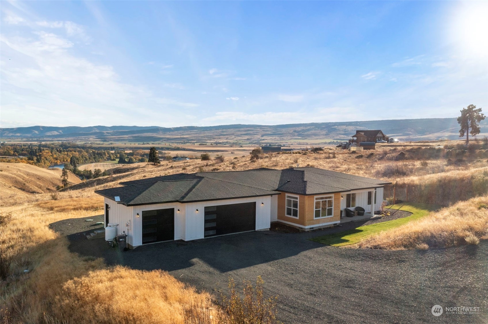 1601 Deer Valley Drive Property Photo 2