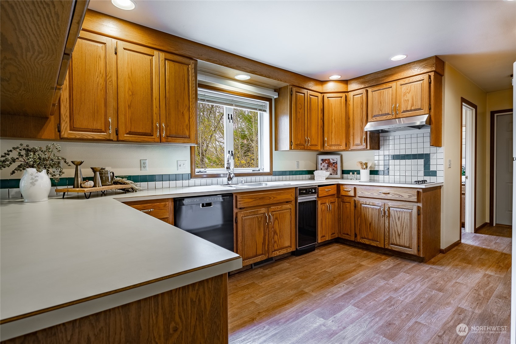 407 Wood Creek Drive Property Photo 11