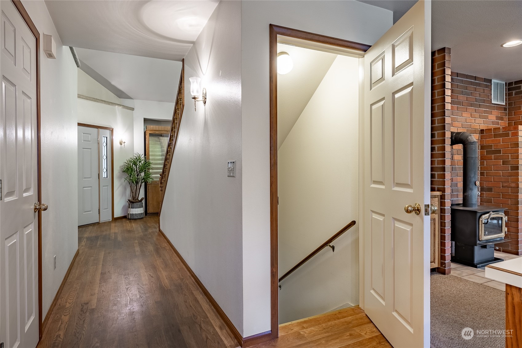 407 Wood Creek Drive Property Photo 13