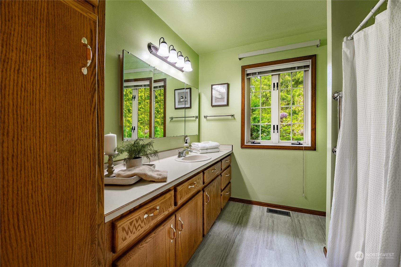 407 Wood Creek Drive Property Photo 16
