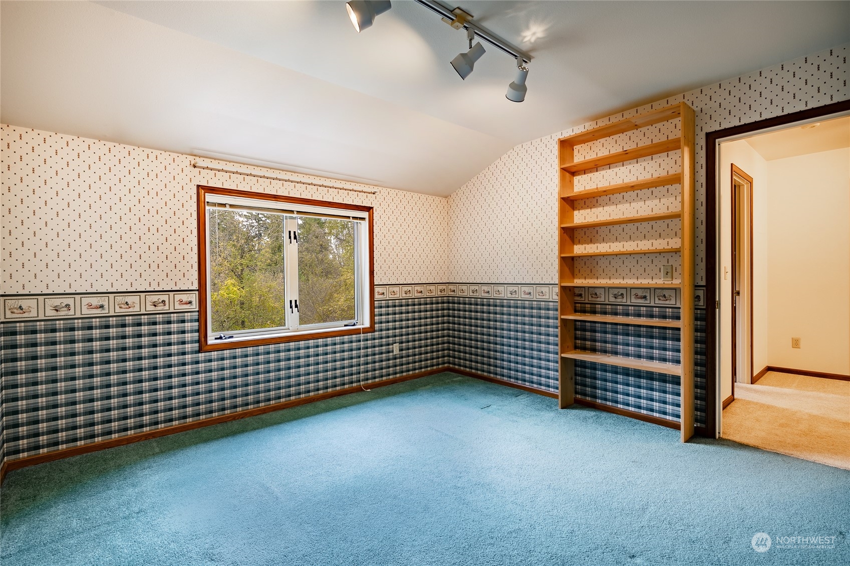 407 Wood Creek Drive Property Photo 18