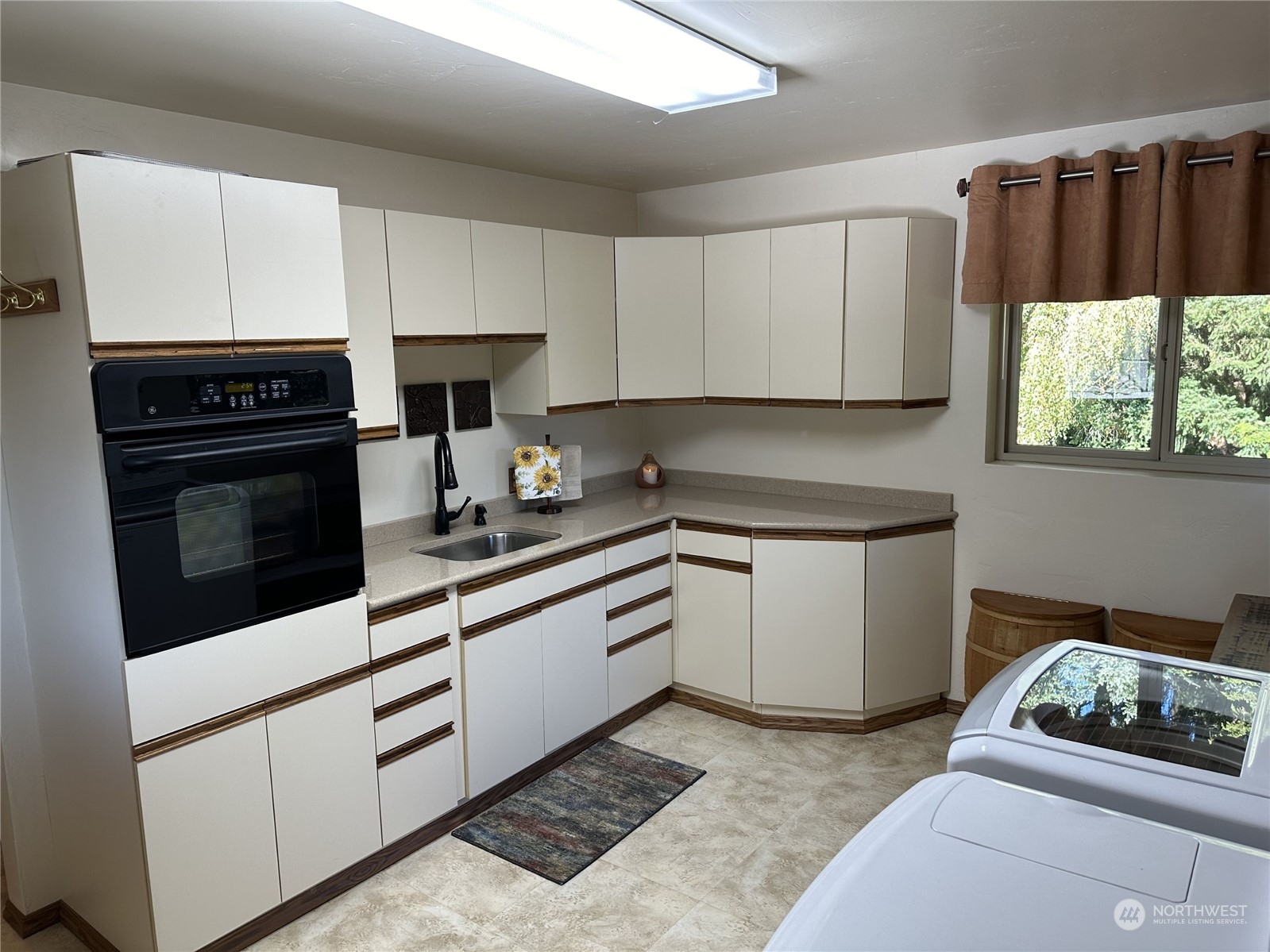 16922 Albany Street Property Photo 22
