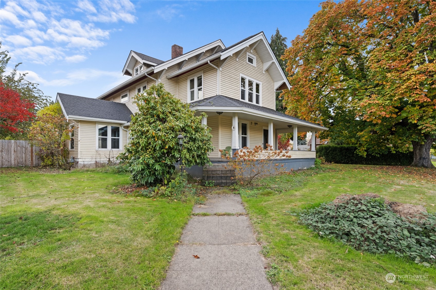 817 Nw Folsom Street Property Photo 1