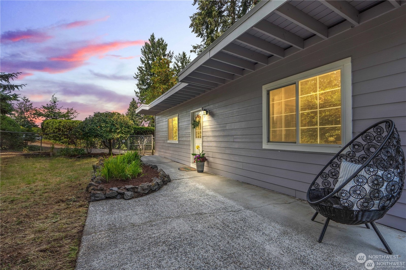 2749 Parkway Drive Property Photo