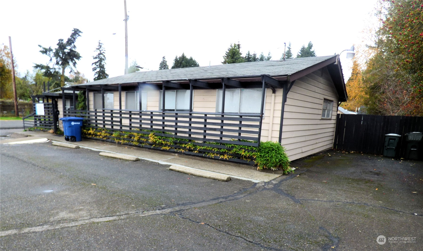 14463 Military Road Property Photo 3