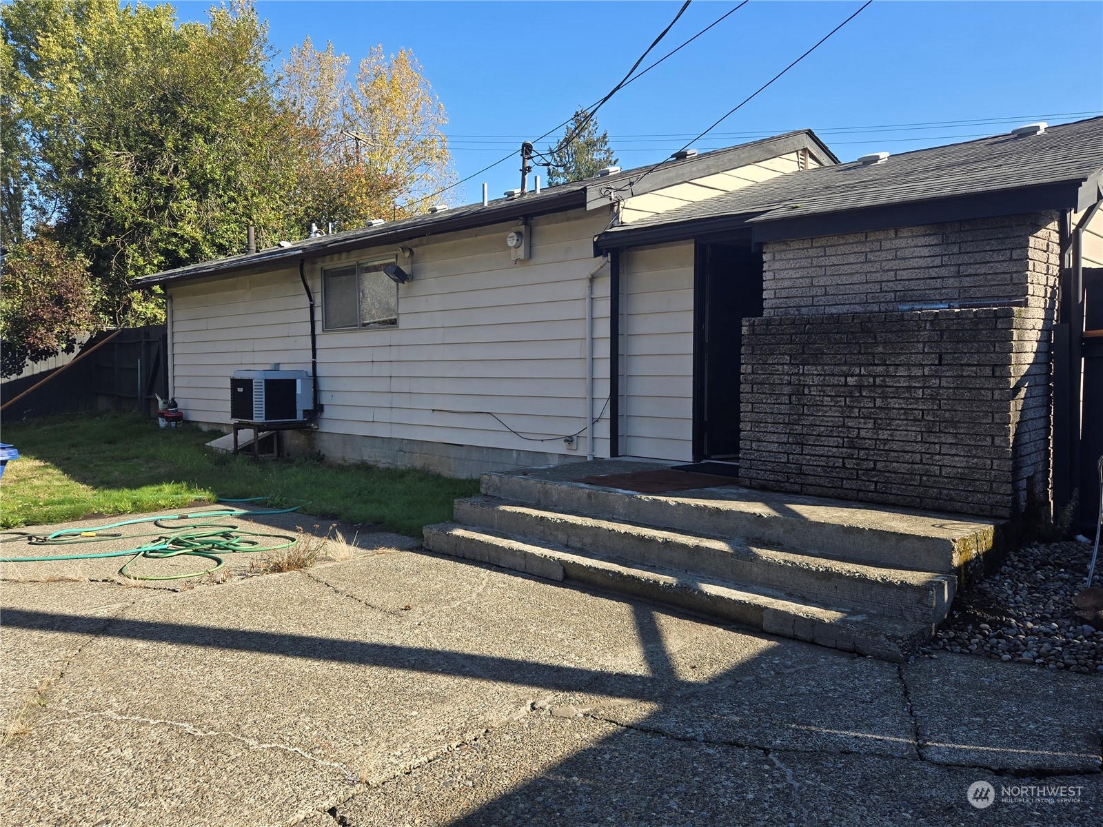 14463 Military Road Property Photo 4