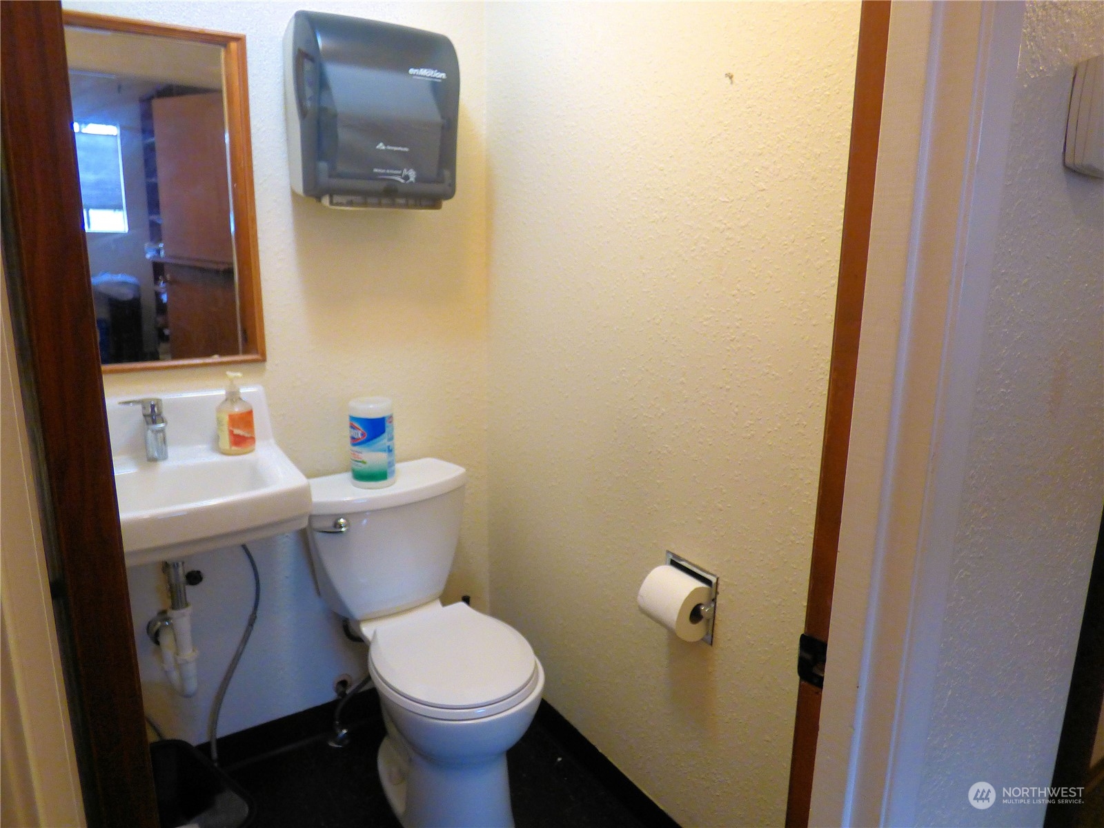 14463 Military Road Property Photo 16