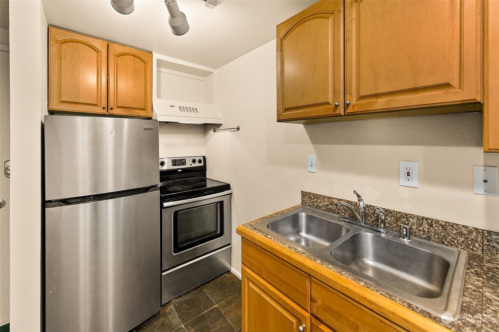 1000 Union Street 205 Property Photo 9