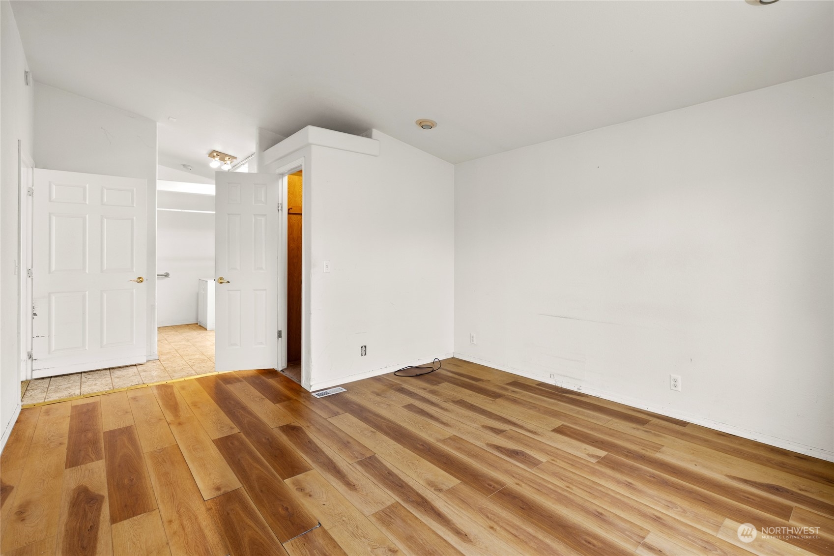 1100 S Rosewood Drive 405 Property Photo 17